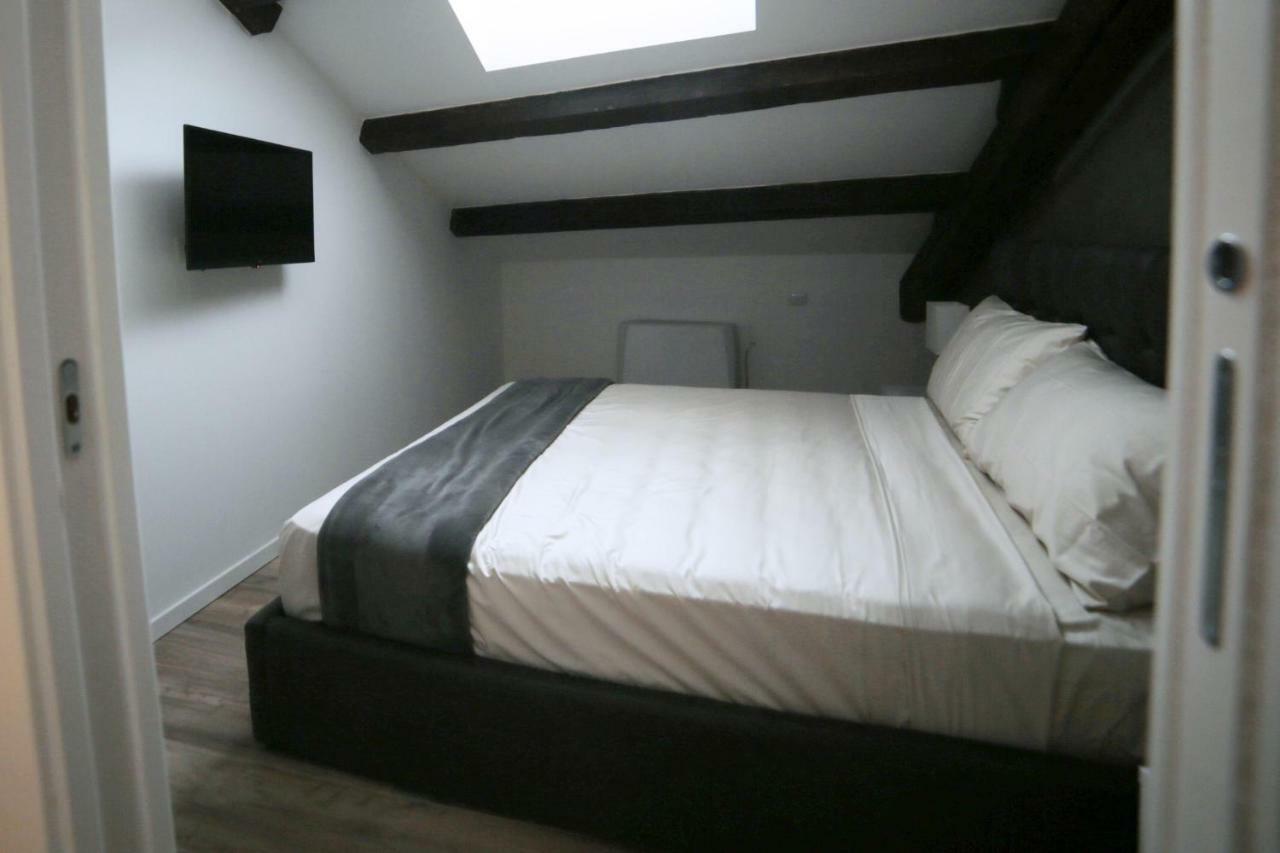 Moscova Attic Near Duomo Apartment มิลาน ภายนอก รูปภาพ